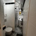 Renovated Stylish Flat At The Castle&metro Appartamento