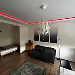 Renovated Stylish Flat At The Castle&metro *