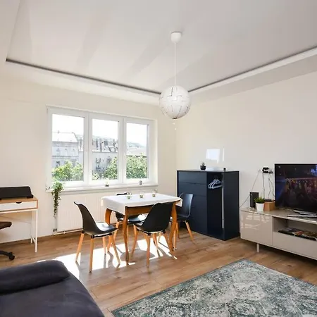 Apartmán Renovated Stylish Flat At The Castle&metro *