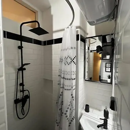 Apartmán Renovated Stylish Flat At The Castle&metro *