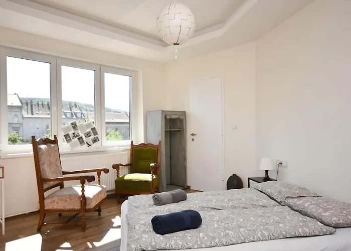 Renovated Stylish Flat At The Castle&metro