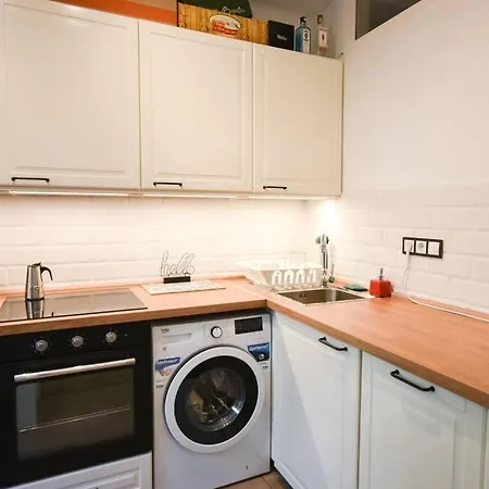 Renovated Stylish Flat At The Castle&metro Apartment *