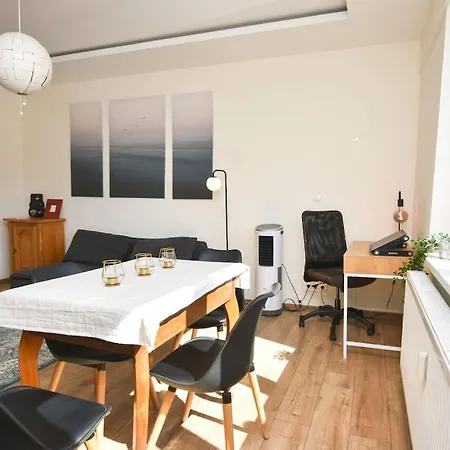 Renovated Stylish Flat At The Castle&metro